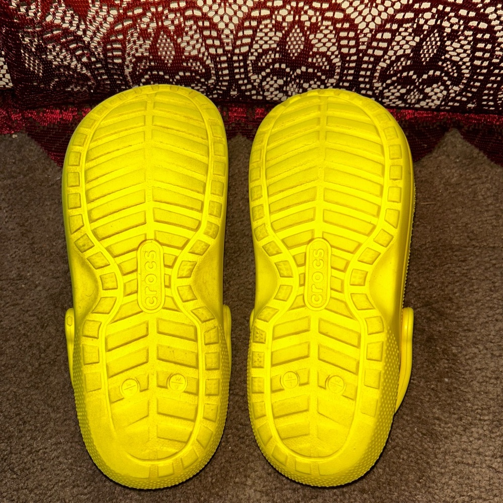 Yellow Crocs - Picture 5 of 5